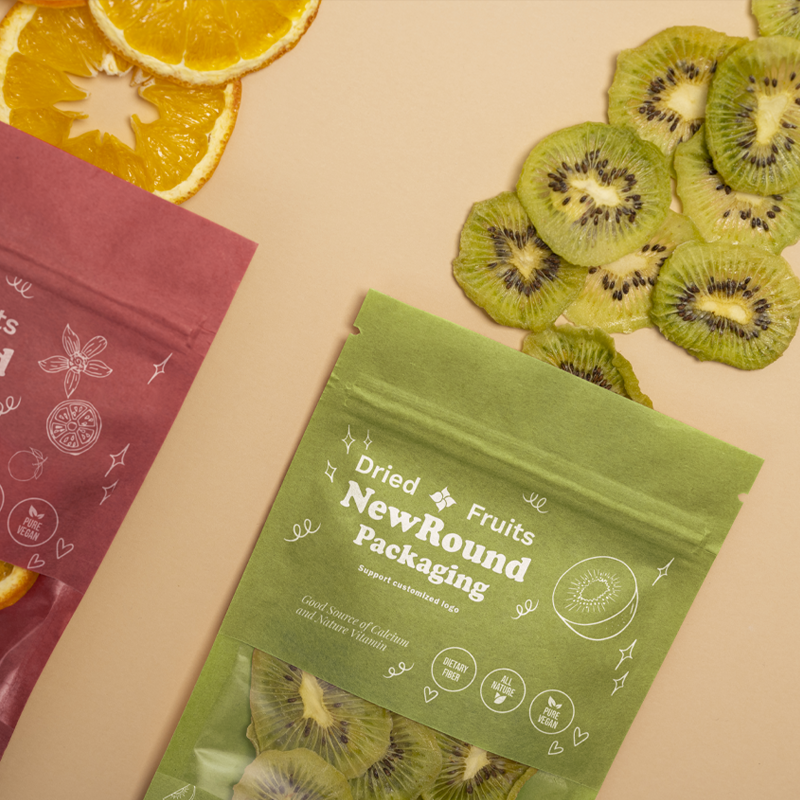 De pie una bolsa de papel de Kraft de fruta seca con ventana 