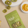De pie una bolsa de papel de Kraft de fruta seca con ventana 