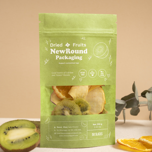 De pie una bolsa de papel de Kraft de fruta seca con ventana 