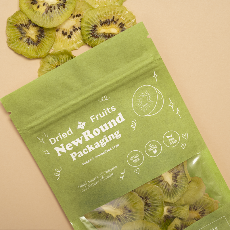 De pie una bolsa de papel de Kraft de fruta seca con ventana 